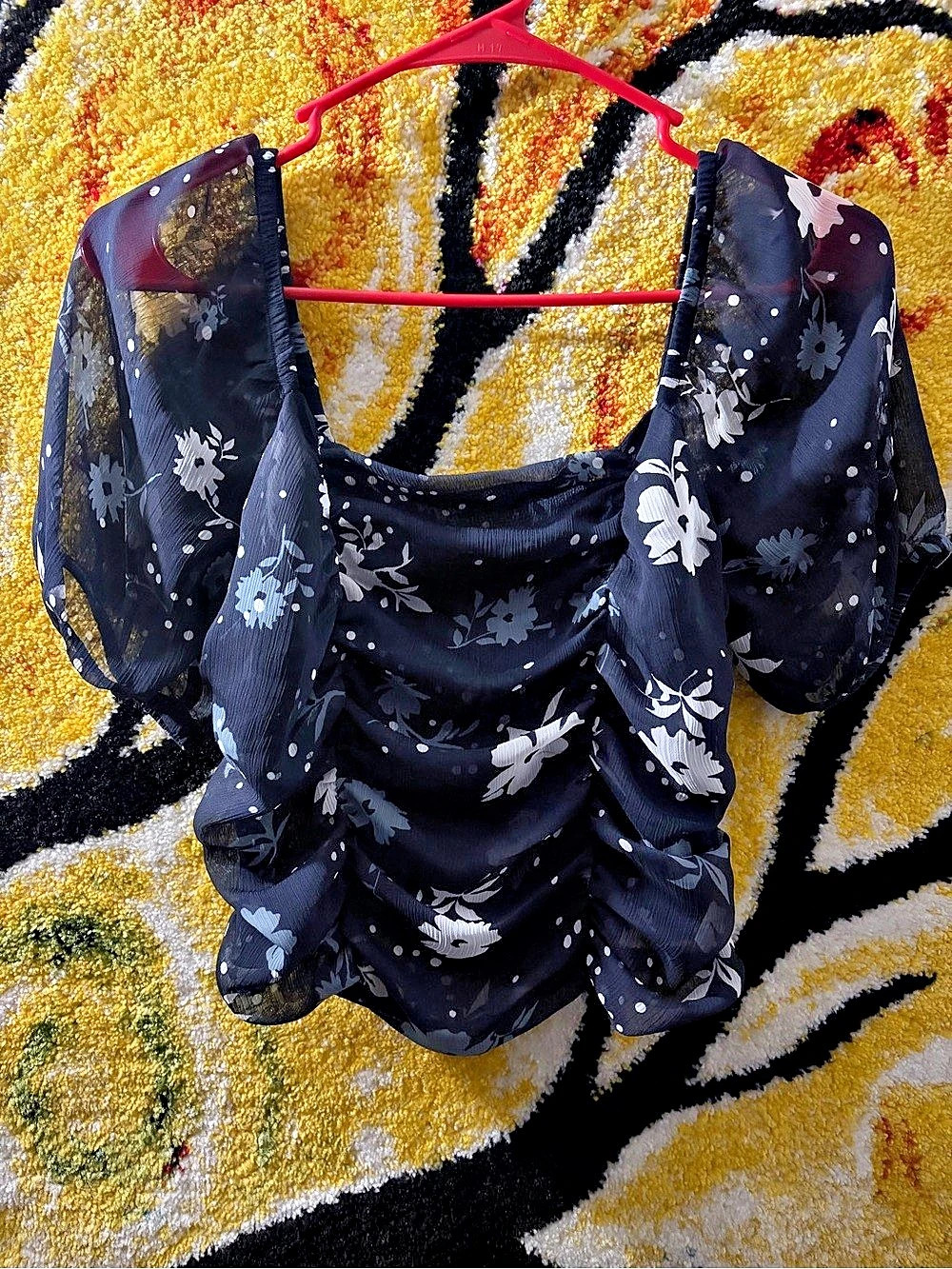 Express Floral Ruched Blouse in Black & White Like New